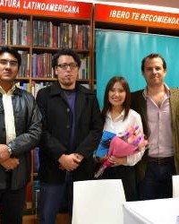 Yeniva Fernández y Elton Honores durante la presentación del libro 5 de Junio, en la librería Ibero de Miraflores (Lima-Perú)