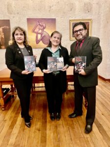 Reconocimiento que le hicieron a la catedrática de parte de la Municipalidad Provincial de Arequipa, la Red de Escritores Arequuipa y el Centro de Escritoras Arequipa. 